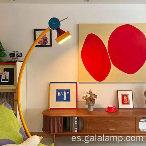 Lámpara de pie arqueada geométrica estilo moderno de Memphis